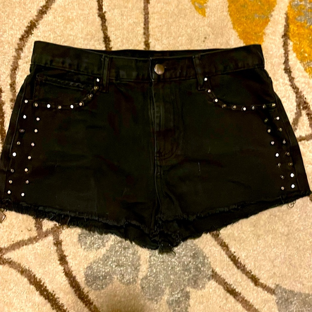 🎉2/$15🎉 Forever21 Black studded Jean Shorts Size 26